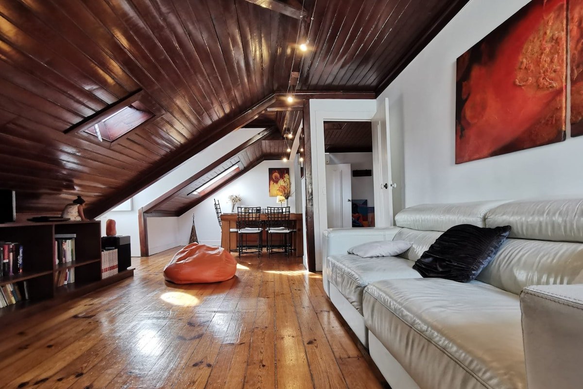 Chiado Charming River View Loft gallery image 2