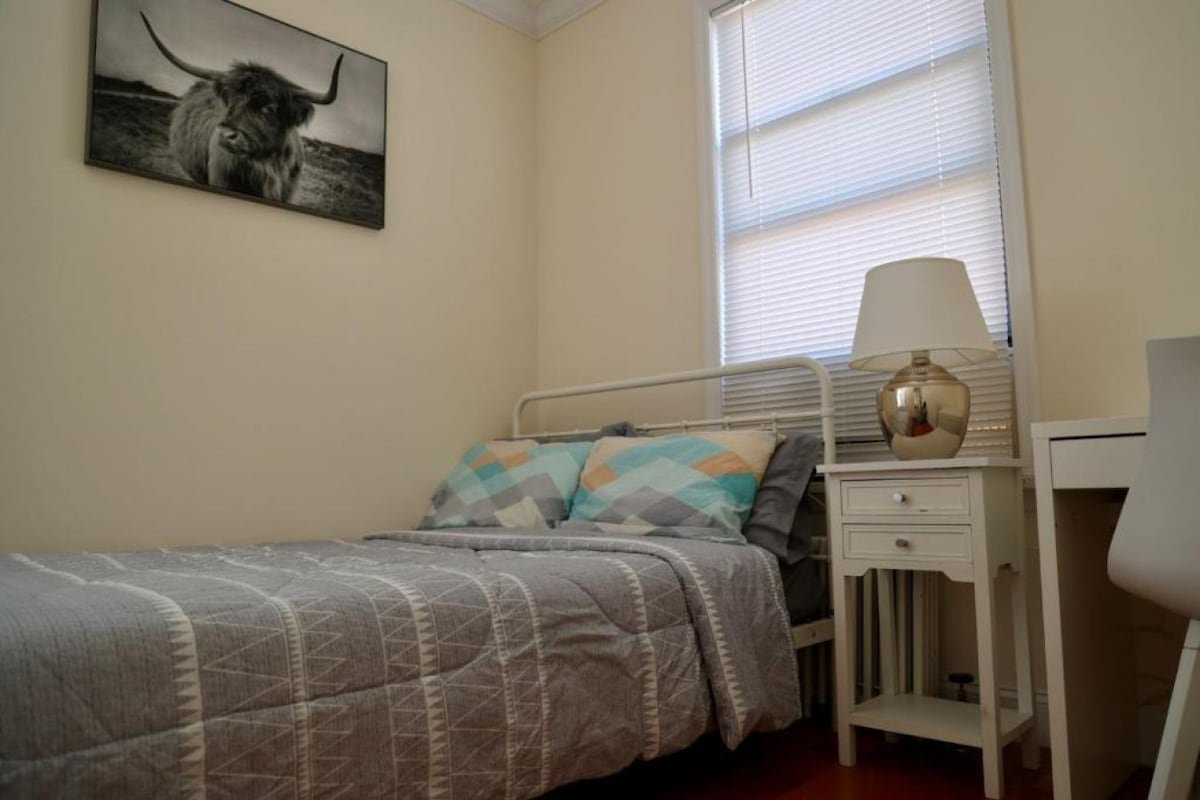 Modern Comfort Near Central Park’s Beauty gallery image 4