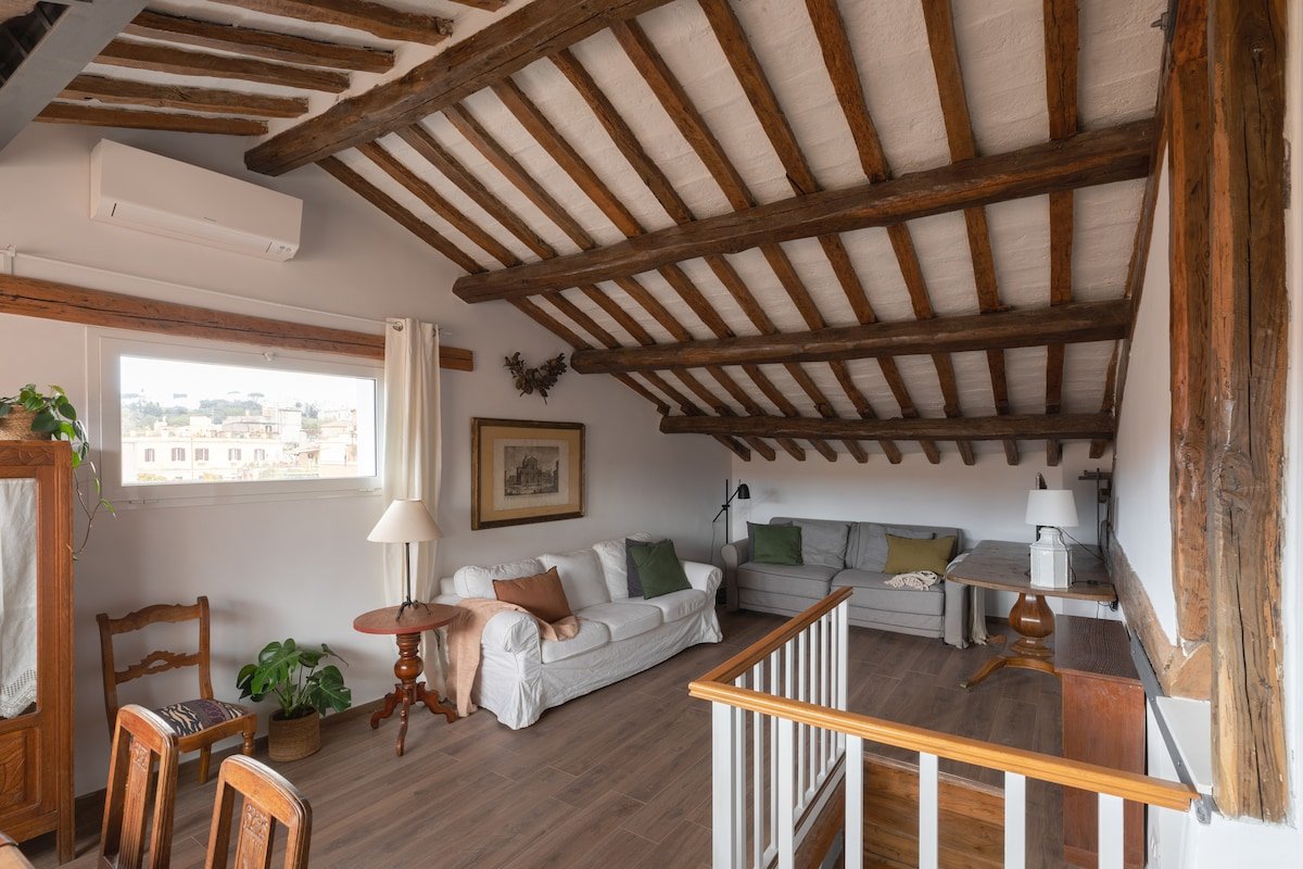 Amazing penthouse with terrace in Trastevere gallery image 3