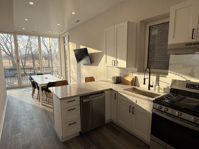 Huge 6-Bedroom Retreat on the Park