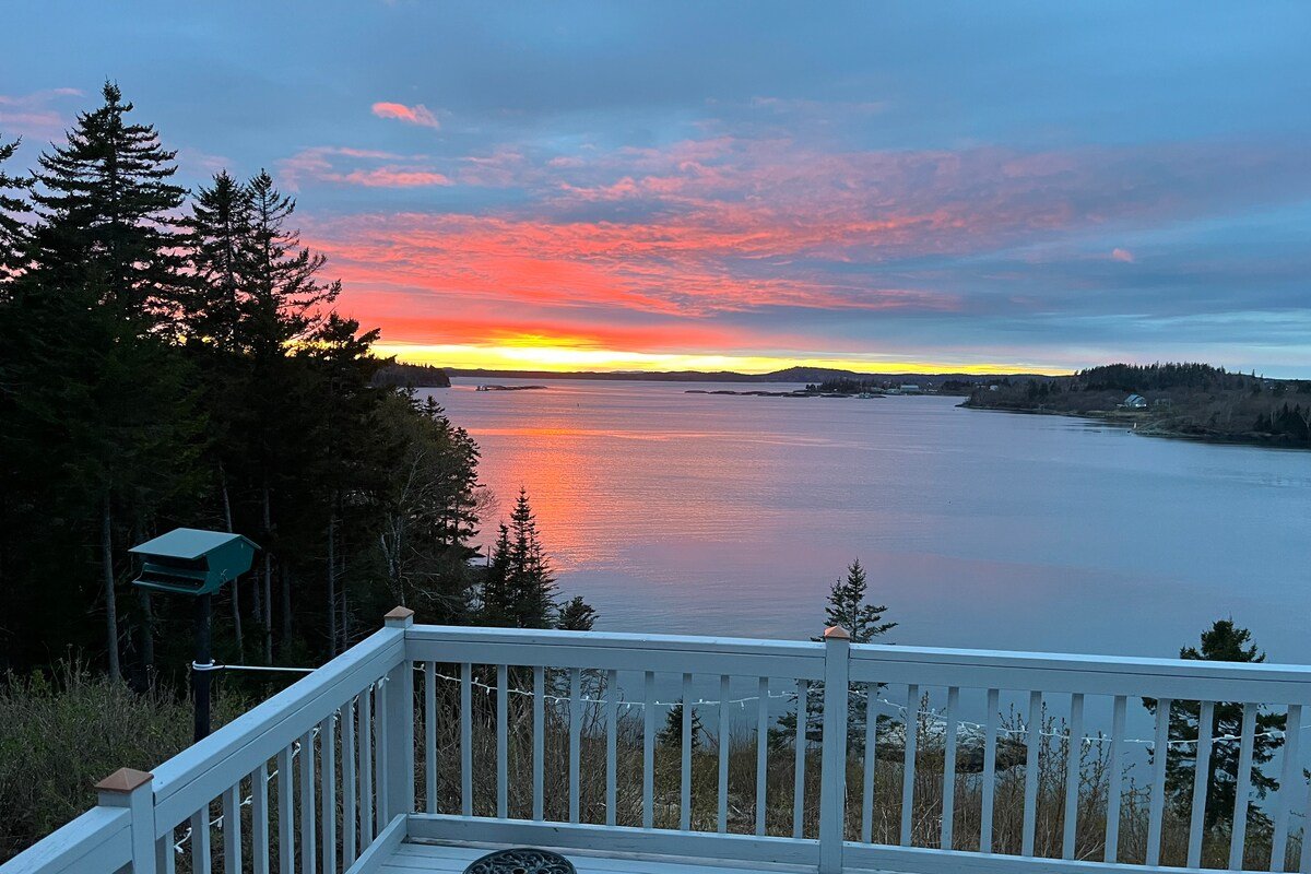 The Oceanfront Home gallery image 3