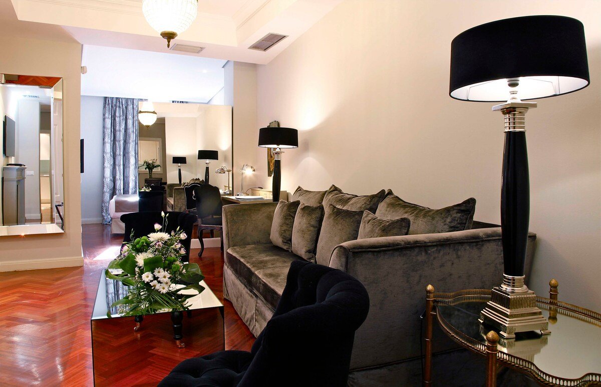 Cibeles Boutike- Senior Suite gallery image 5