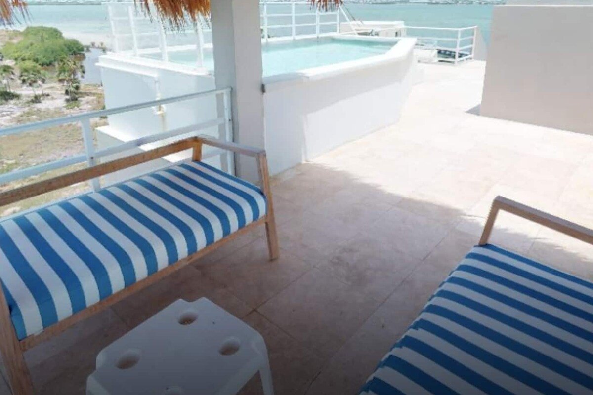 5 BDRM Waterfront Villa With Rooftop Plunge Pool gallery image 4