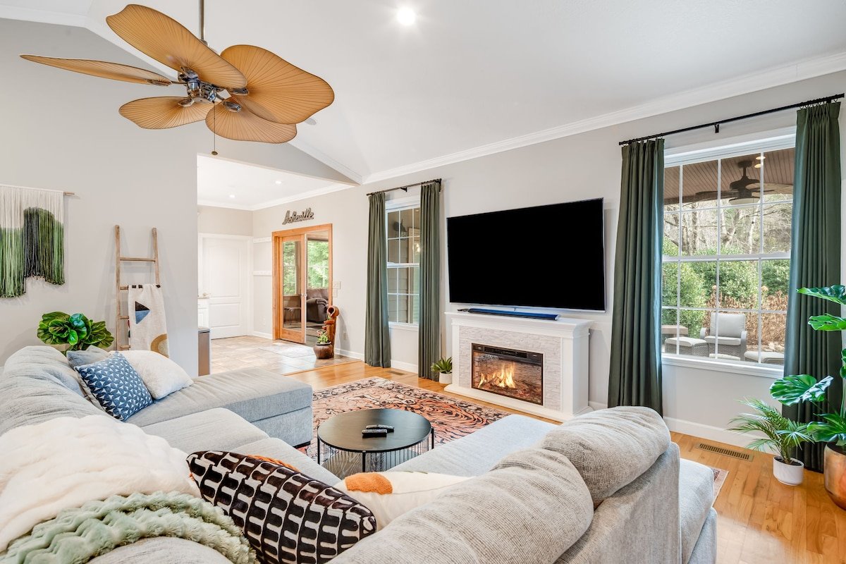 Asheville 5BR Retreat GameRoom, Hot Tub, Fire Pit gallery image 5