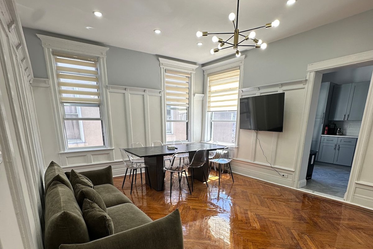 Beautiful Brooklyn brownstone! 1 block from Subway gallery image 2