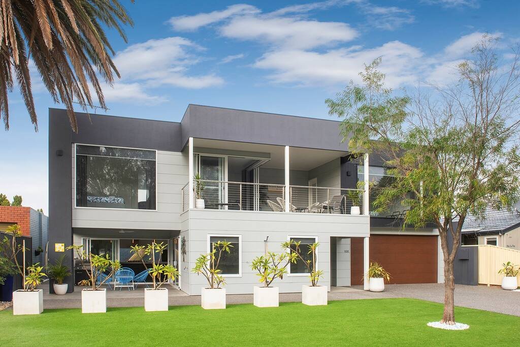 Fantasea- Newly built modern home gallery image 2