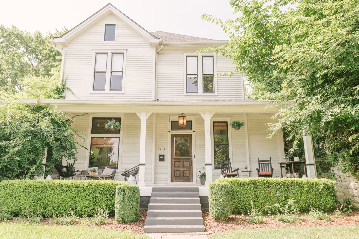 Historic Gem: 4 BR with POOL, walk to all hotspots