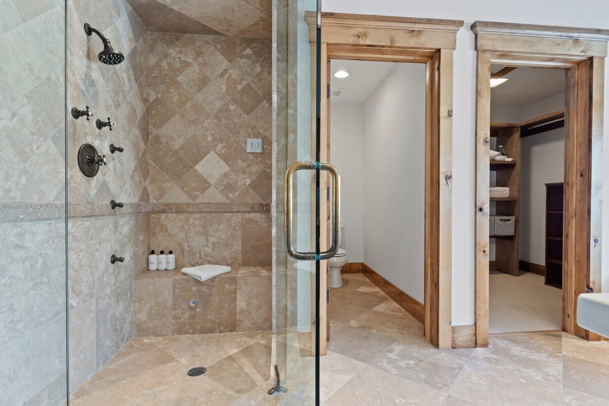 RMR: Grand View Retreat Home in Wilson gallery image 4