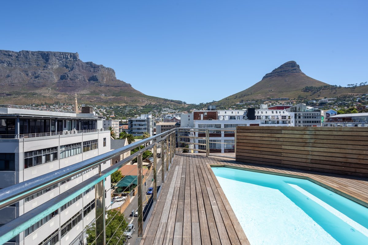 Penthouse, Heated Pool & Table Mountain View