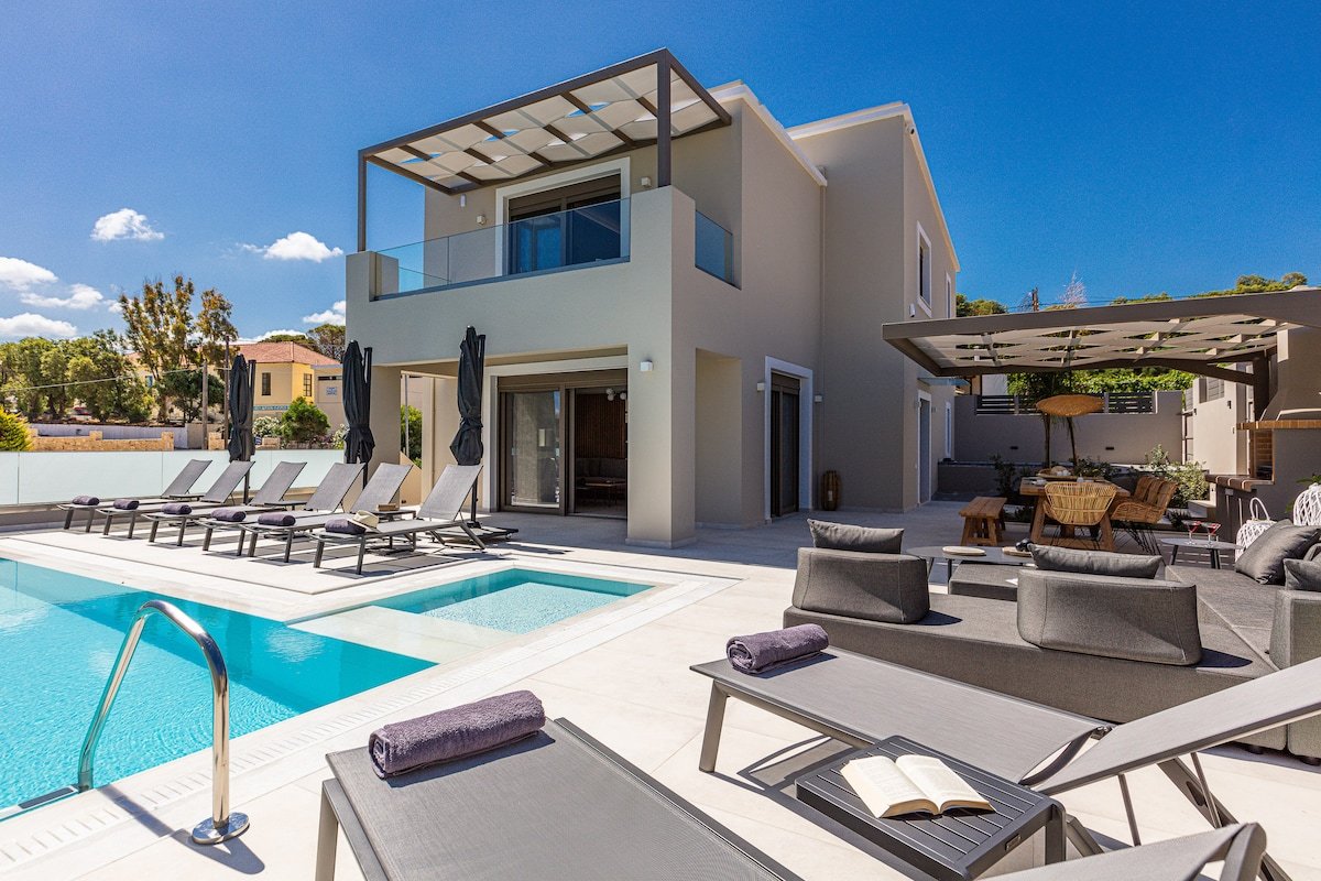 Lagoon Seabreeze Villa, a Sumptuous Retreat gallery image 2