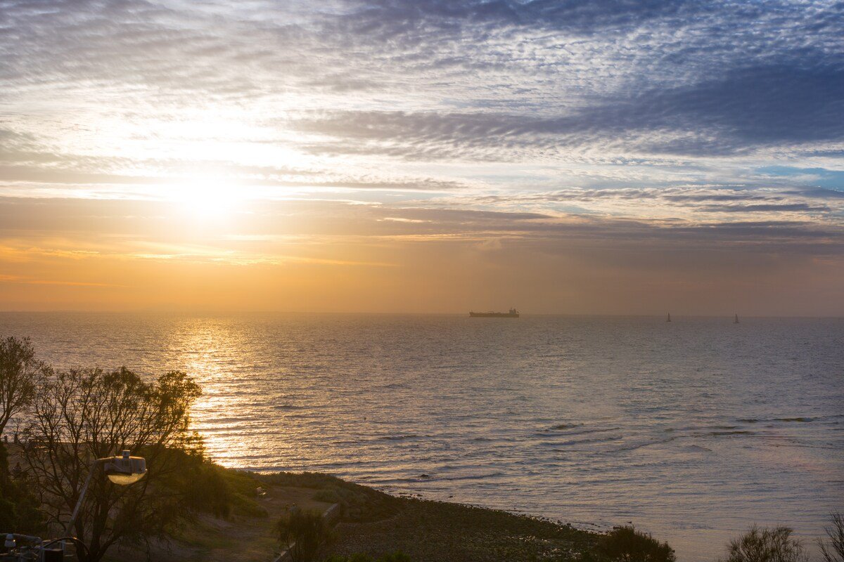 Beachside living in Brighton gallery image 3