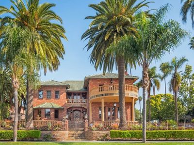 Art Deco Mansion w/Pool & Hot Tub