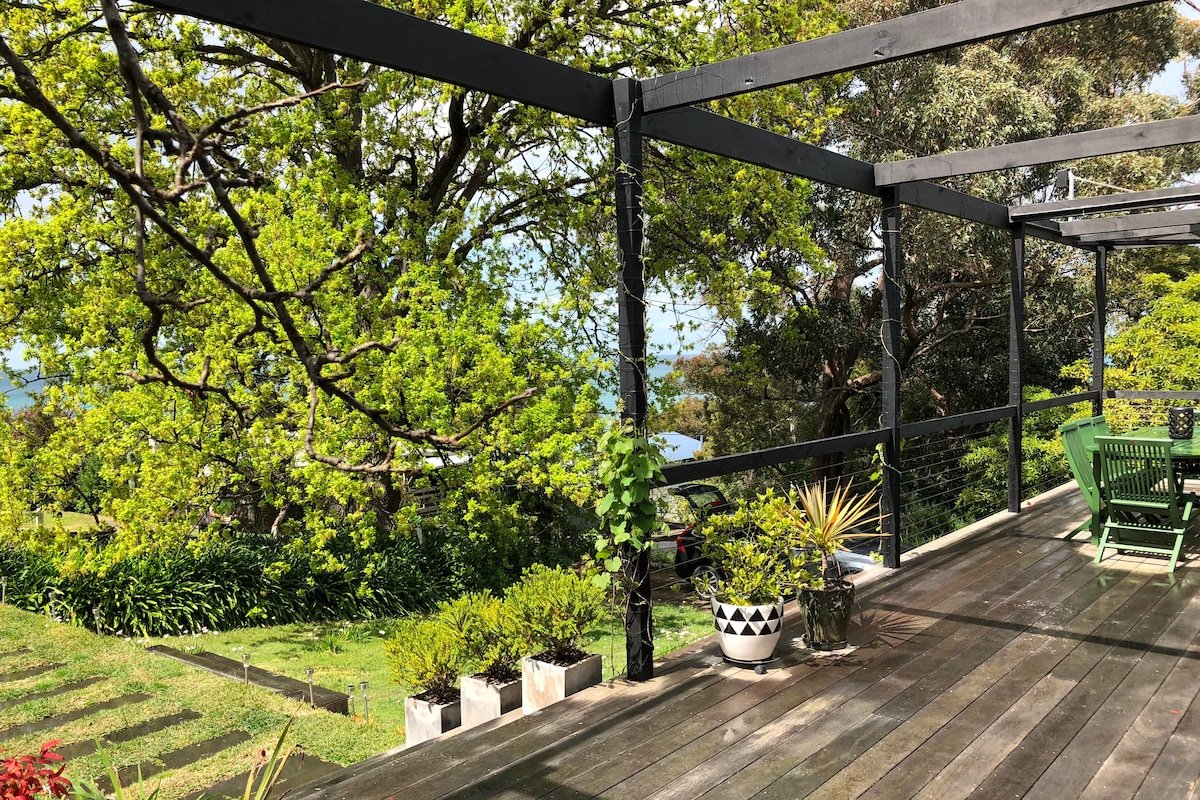 Stunning 50’s Beach House gallery image 3