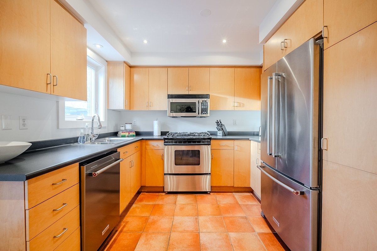 Modern 3BR Home | Private Backyard + Office gallery image 4