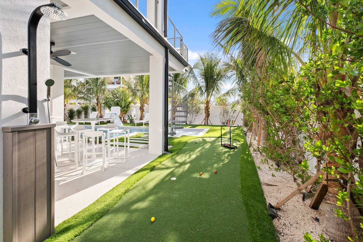 Rooftop Deck, Pool, and Golf Cart at Deckadence gallery image 5