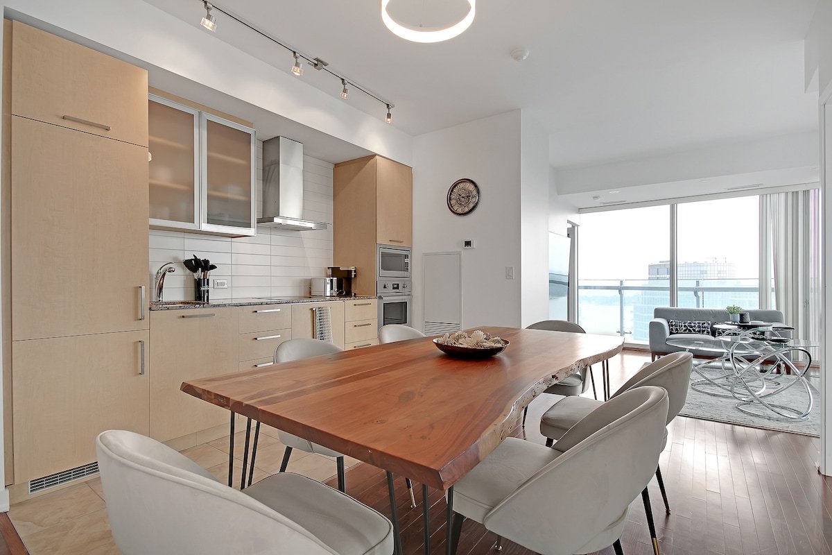 3 Bedroom CN Tower Waterfront Oasis gallery image 4