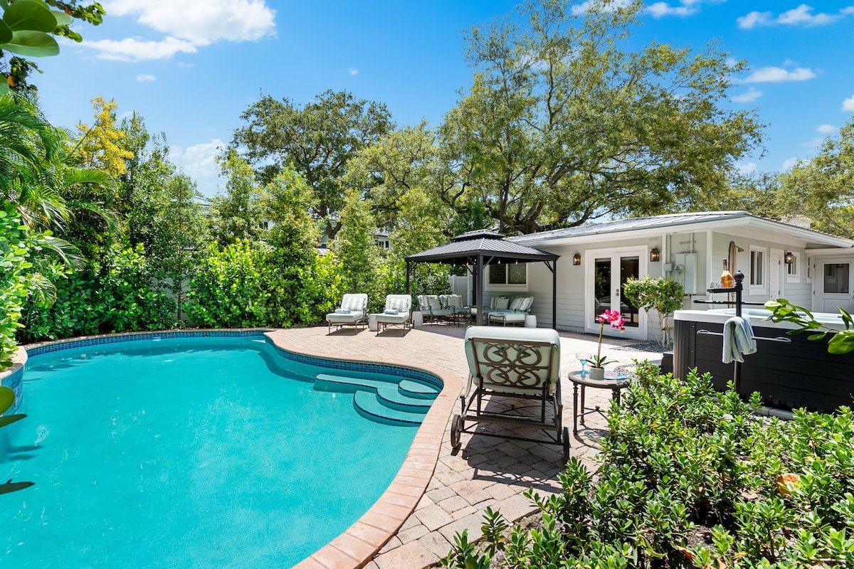 Fun & Fabulous Oasis Heated Pool, Hot Tub, Kayaks gallery image 2