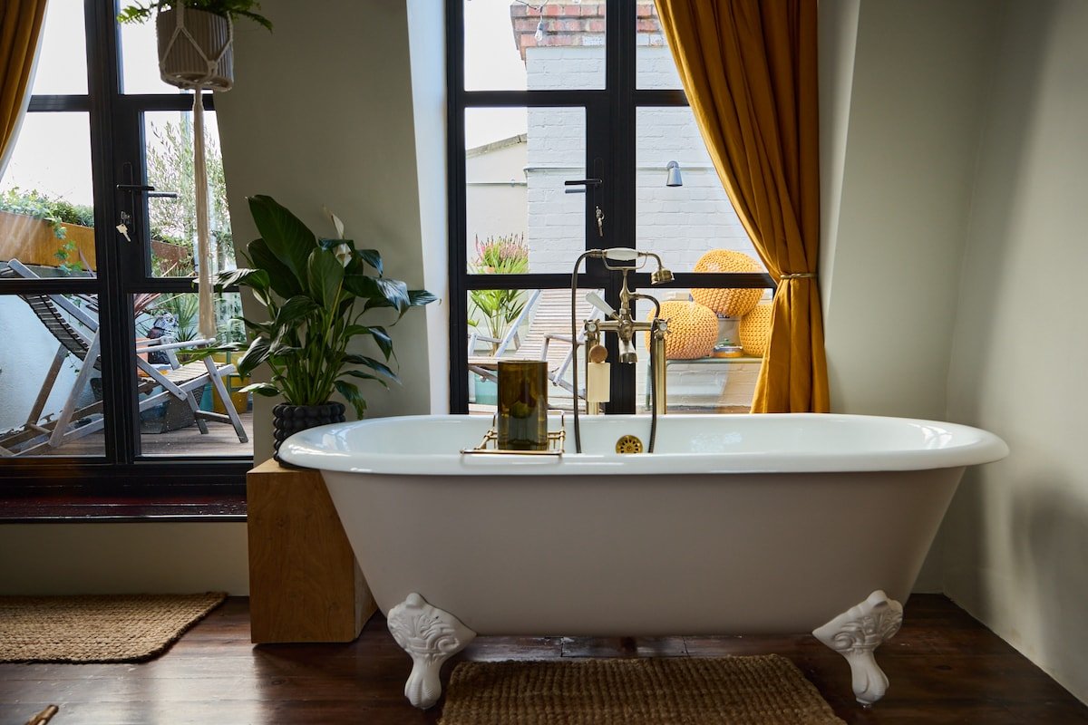 London’s Wildest Stay – The Britannia Shoreditch gallery image 4