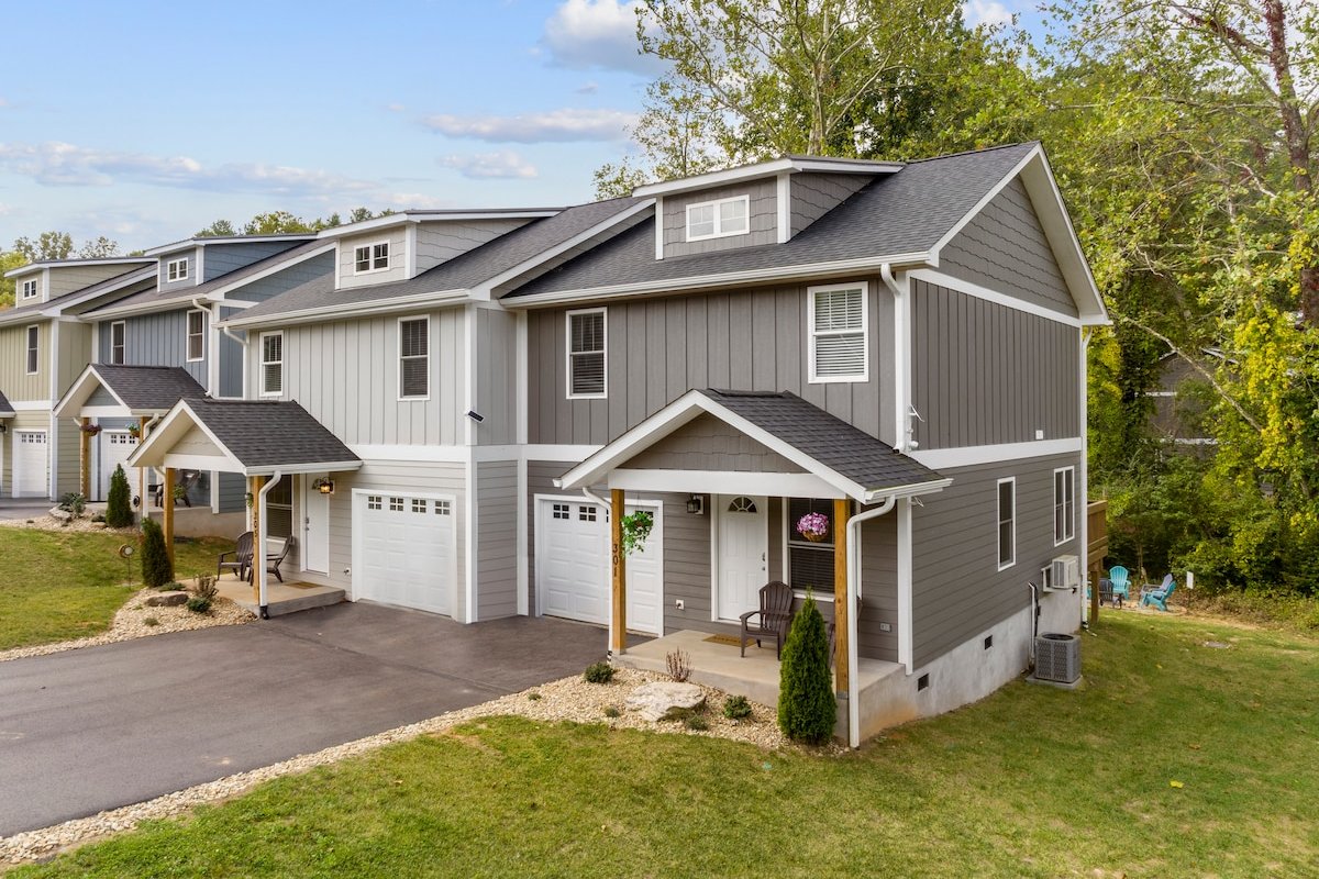 Sleeps 19 | 0.5mi to DT Asheville | BBQ gallery image 2