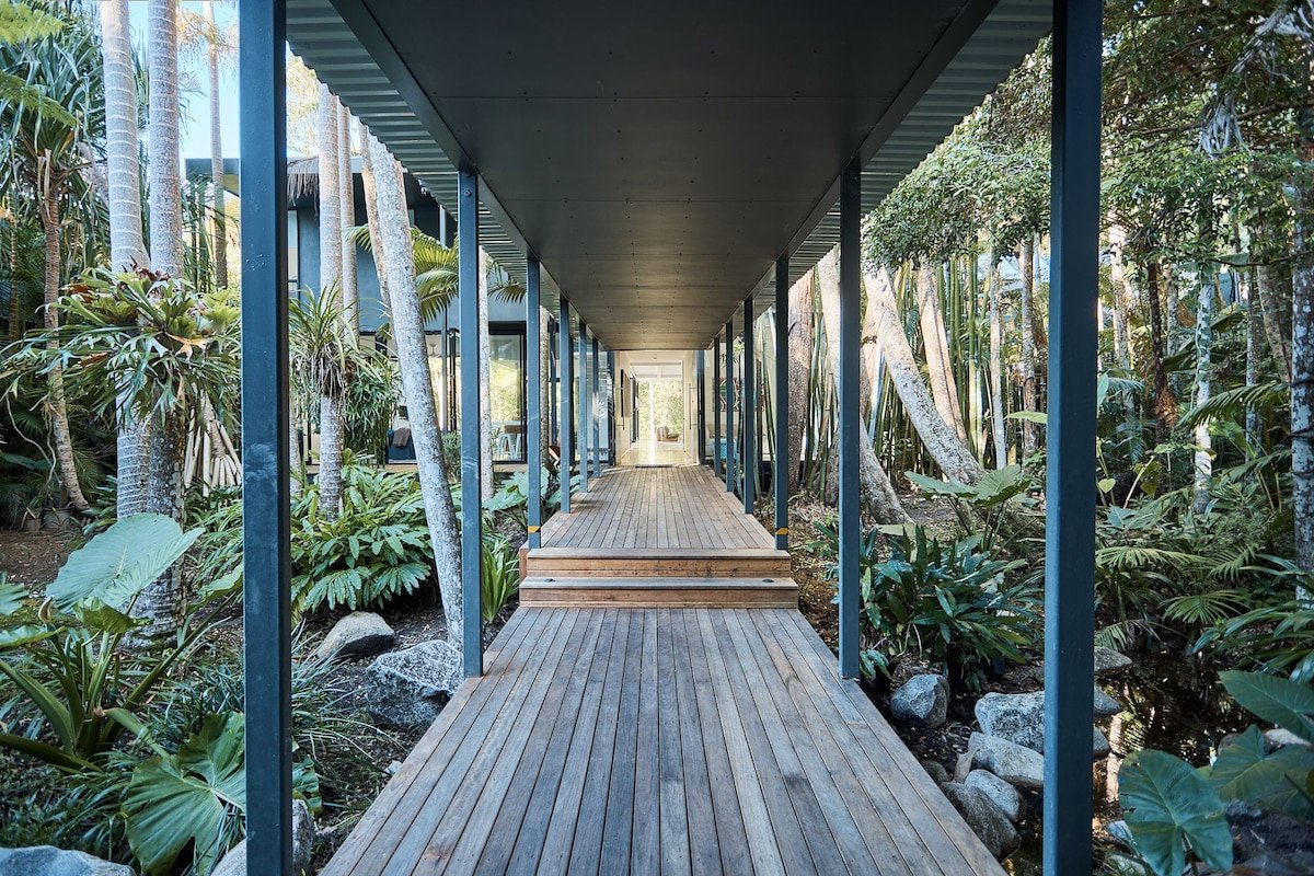 ‘Tanglewood’ Luxury Home w/ heated magnesium pool gallery image 4