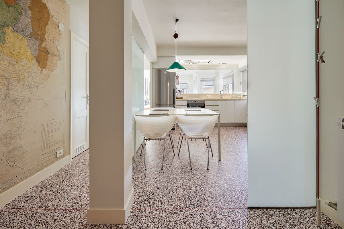 Fantastic Apartment Near The Beach. gallery image 5