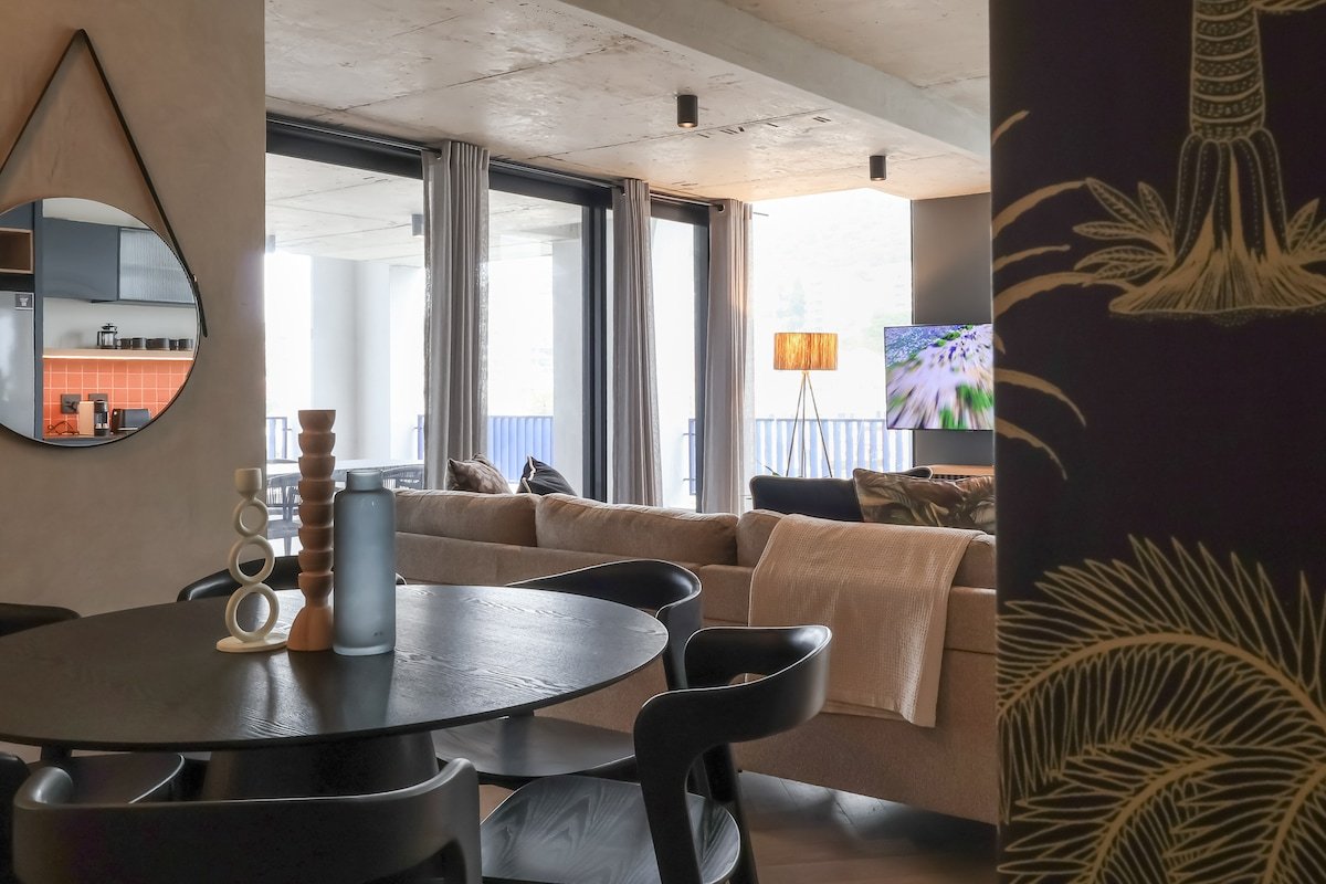 Designer Penthouse, Rooftop Pool and Concierge gallery image 4