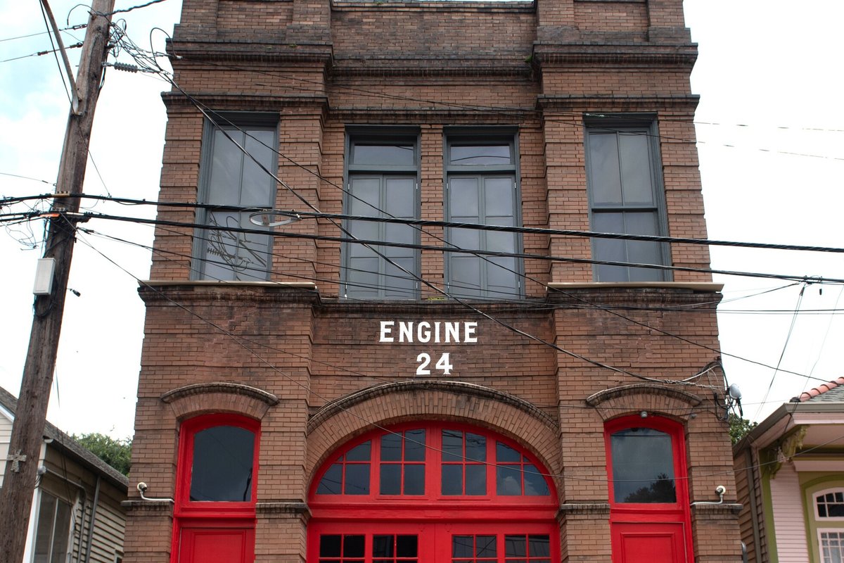 Engine 24 Firehouse Bed & Breakfast