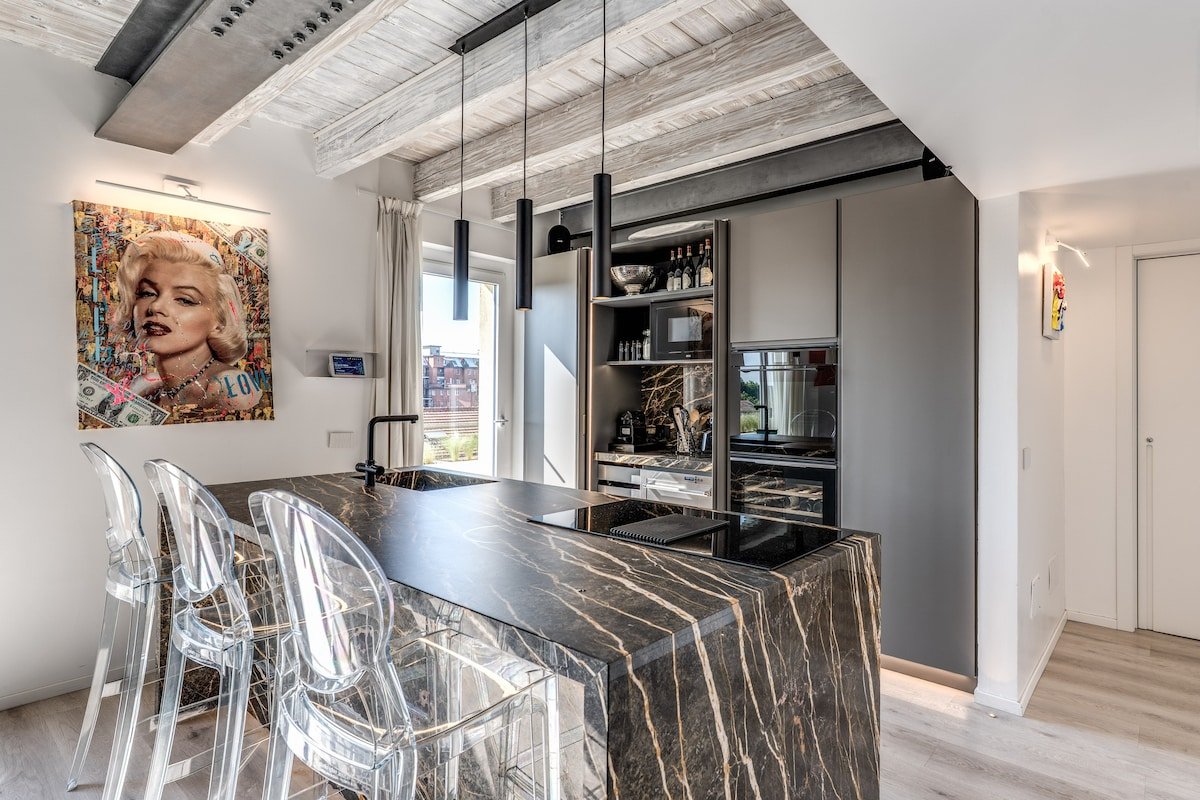 SkyJungle: luxury penthouse private pool and spa gallery image 5