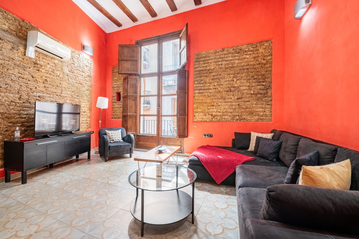 In the Heart of the Old Town & Food Market Central