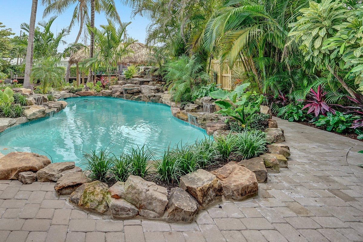 50% off New Waterfront Oasis Mins Beach,Eats,Shop