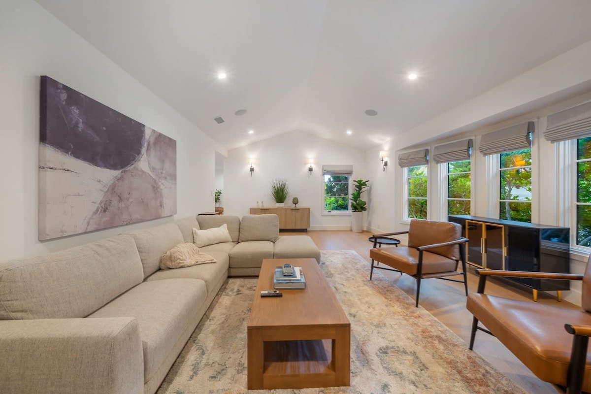 Hollywood Hills Oasis w/ Jacuzzi gallery image 3