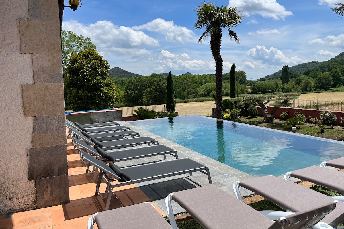 Espectacular casa con piscina infinita y jacuzzi gallery image 3