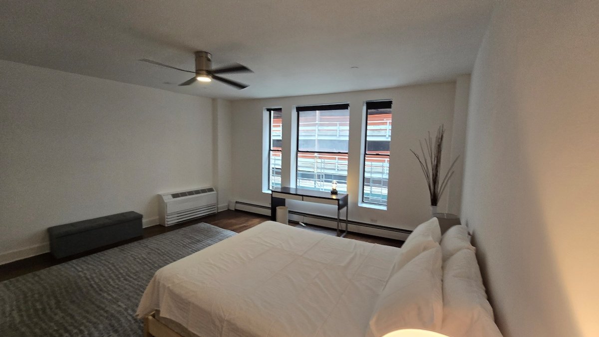 LUX Spacious Elevator Fullfloor apt gallery image 5