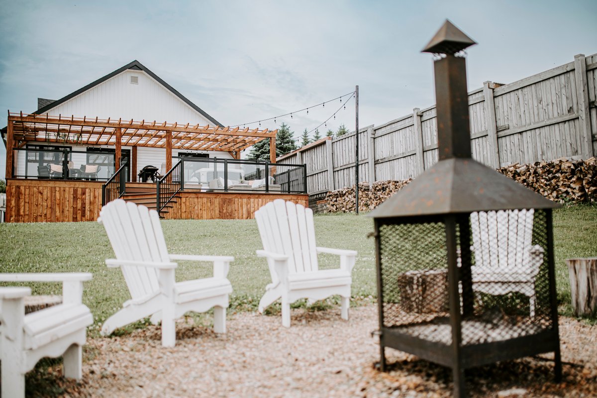 Oakes House+waterfront+games room+hot tub+ firepit