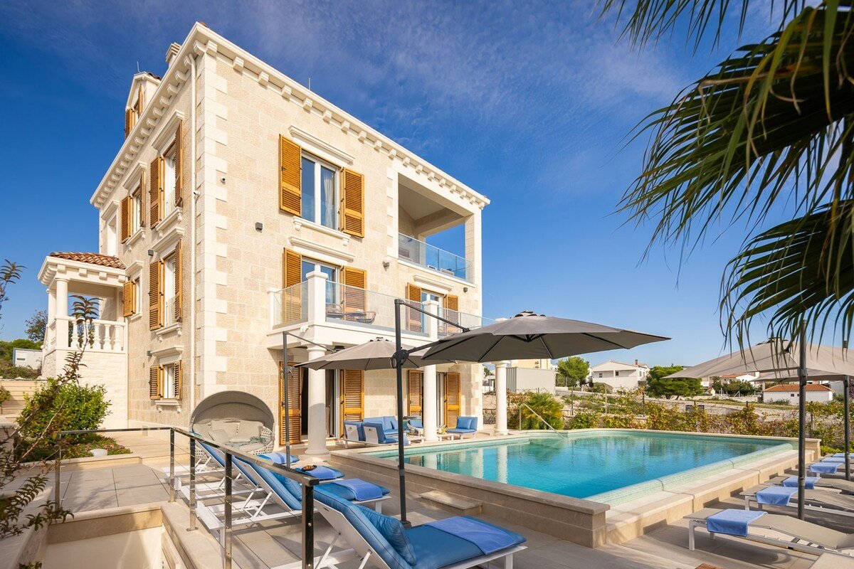 Luxury Beachfront Villa Castello Rogoznica – Pool gallery image 2