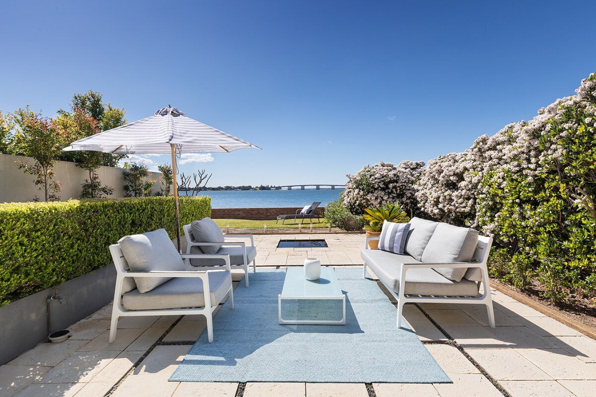 Panoramic views, 5-bedroom 5-bathroom Waterfront gallery image 3