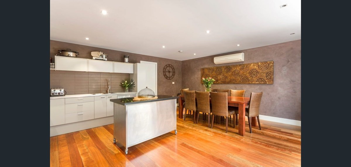 Spacious 4 brm Gem right in the heart of the city gallery image 5