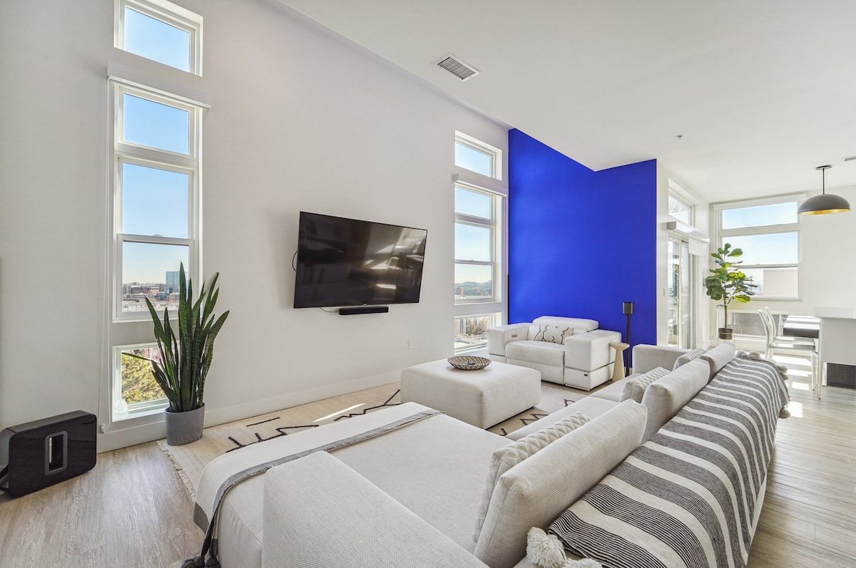 Penthouse w/ Garage + EV Spot gallery image 2