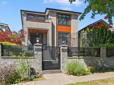 Stylish 5 bed/5 bth city-center family home