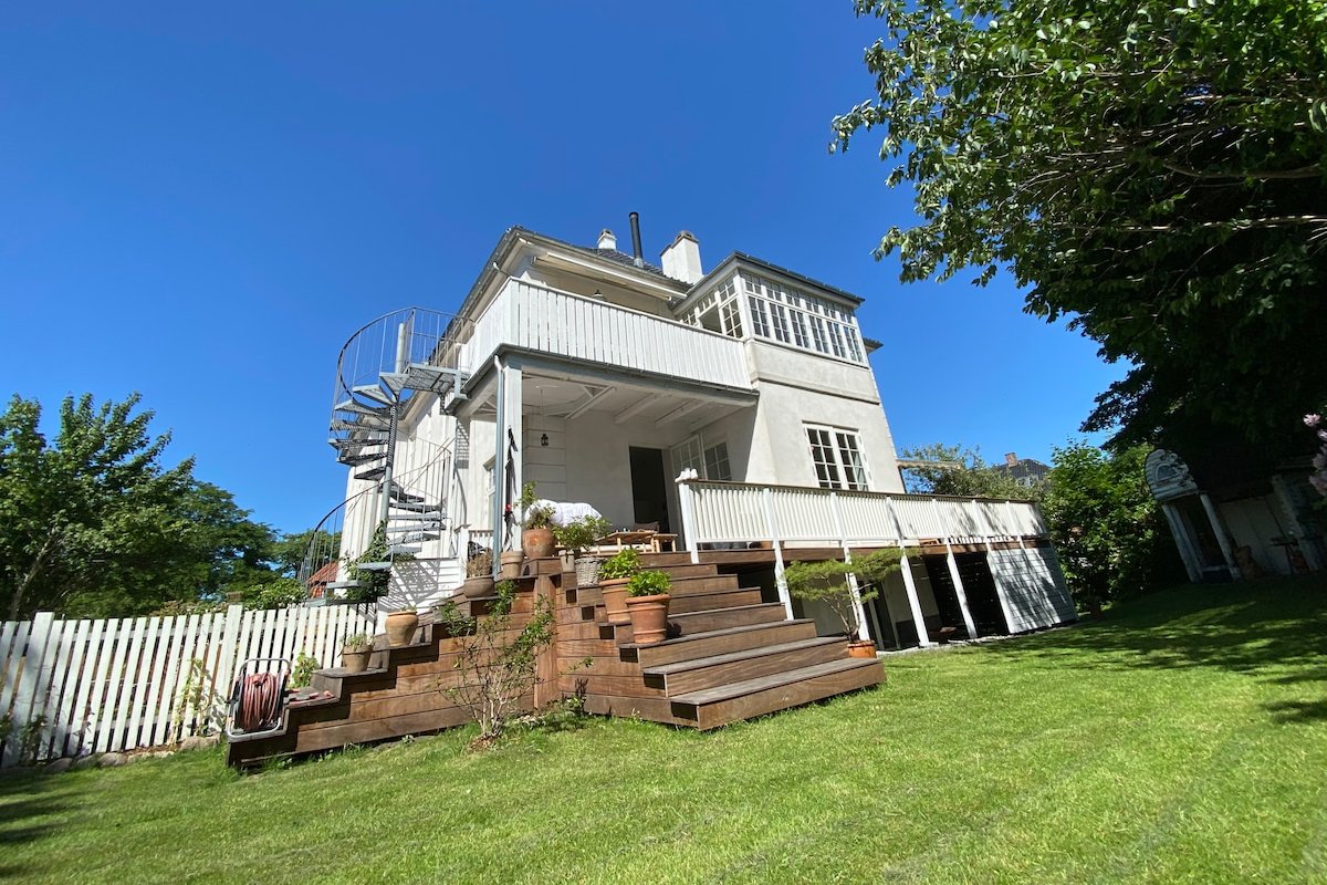 Herskabelig villalejlighed tæt på city og strand gallery image 2