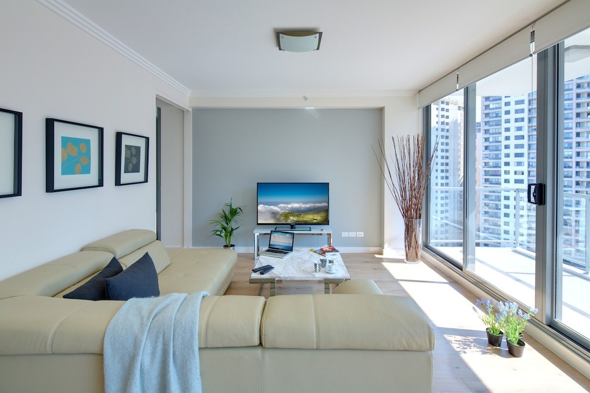 Luxe Three Bedroom Penthouse – In Sydney CBD gallery image 2