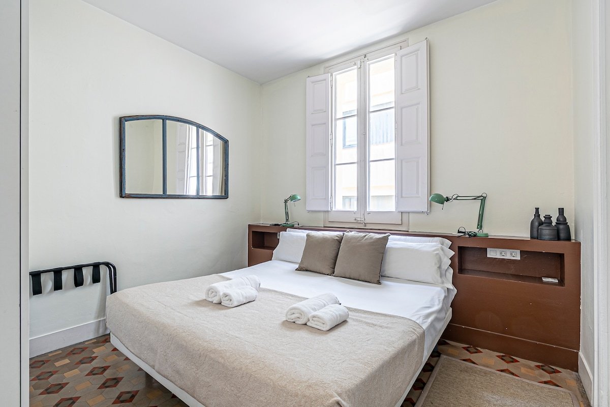 Paseo de gracia elegant apartment gallery image 4