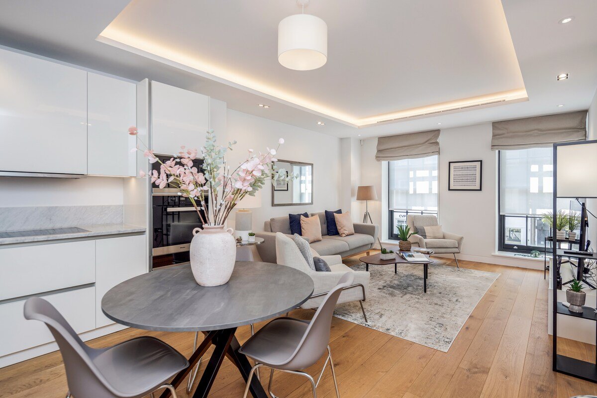 Luxury 2Bed 2Bath Oxford st +AC gallery image 2