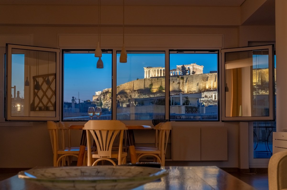 Unique 2BR Penthouse with Stunning Acropolis View gallery image 2