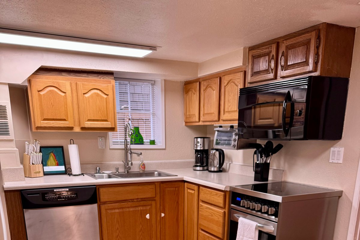 “Queen Bea”-Seattle-Basement