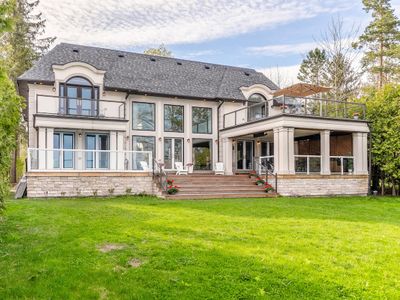 Luxury Waterfront Cottage