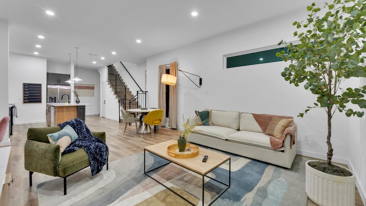 Luxury 3BR Hot Tub, Game Room, Near Downtown gallery image 2