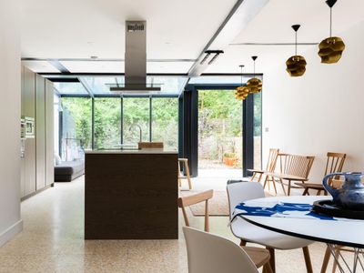 Spectacular House 4 Bed 3.5 Bath near Portobello