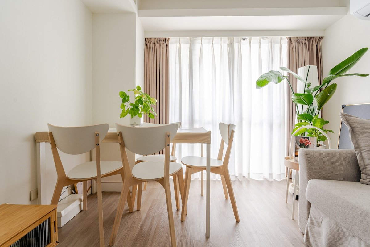 Chic | Near Daan Park | Elevator | Family Comfort gallery image 2