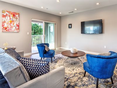 Fantastic 2BR Condo – 99WalkScore